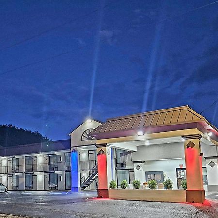 Super 8 By Wyndham Marion Nc Hotel Eksteriør billede