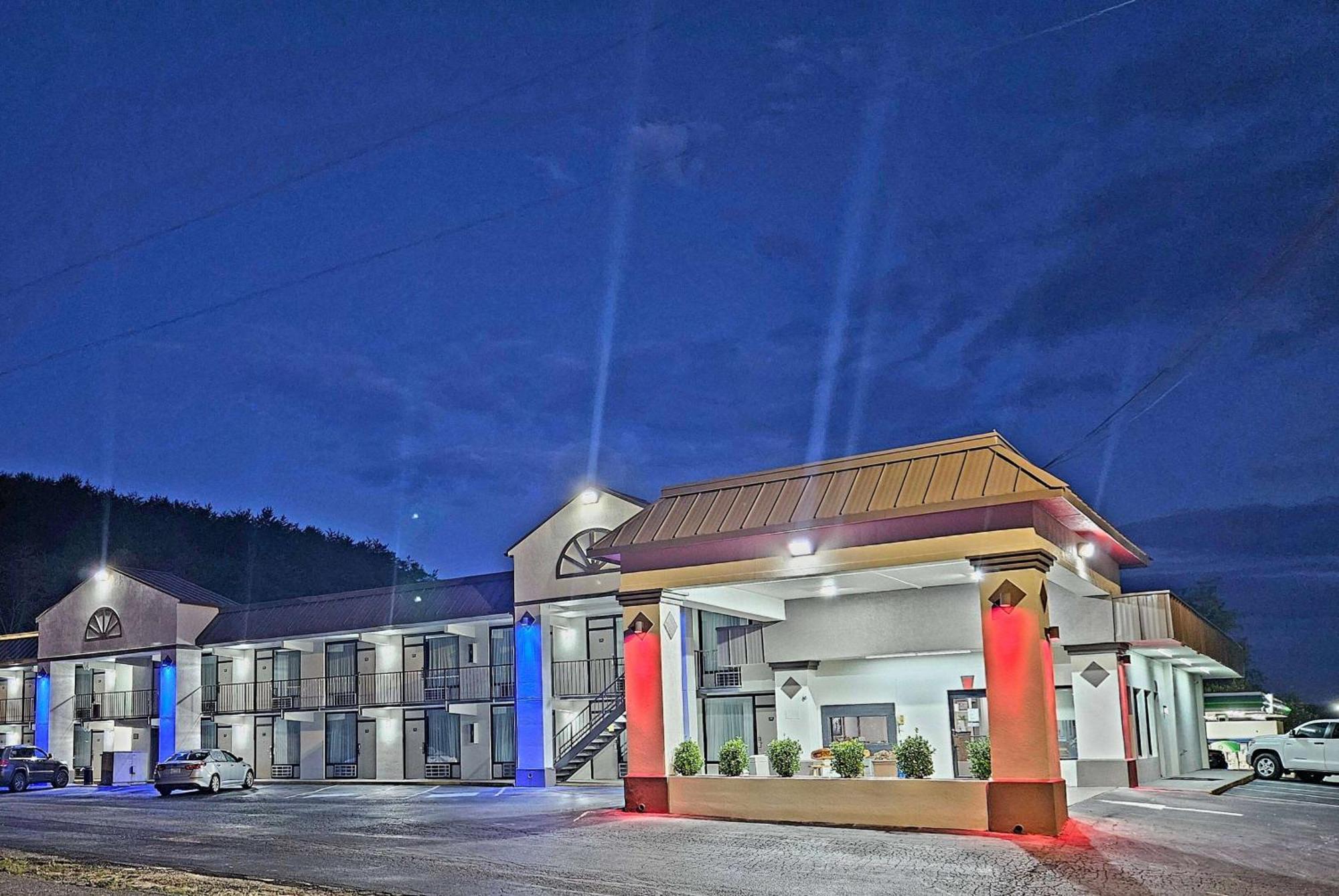 Super 8 By Wyndham Marion Nc Hotel Eksteriør billede